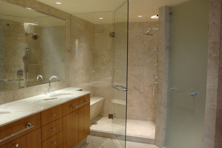 Bật mí những cách vệ sinh kính phòng tắm sạch sẽ như gương